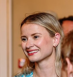Laura-bsg.jpg